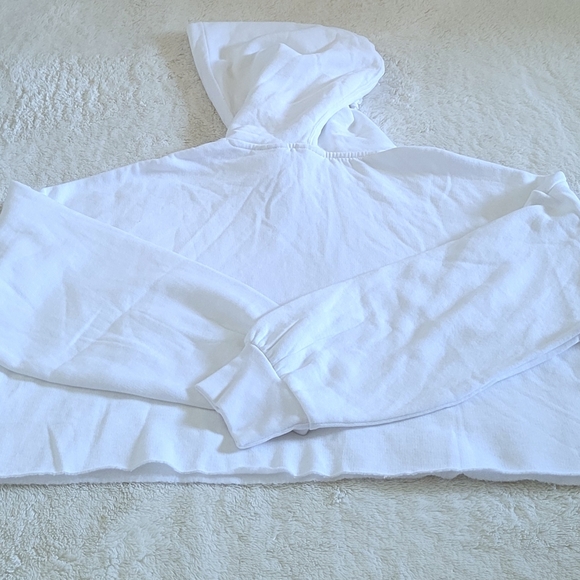 ✨️HP✨️ Levi's Cropped Smiling😊 Strawberry🍓 Hoodie - NWT - Picture 15 of 16